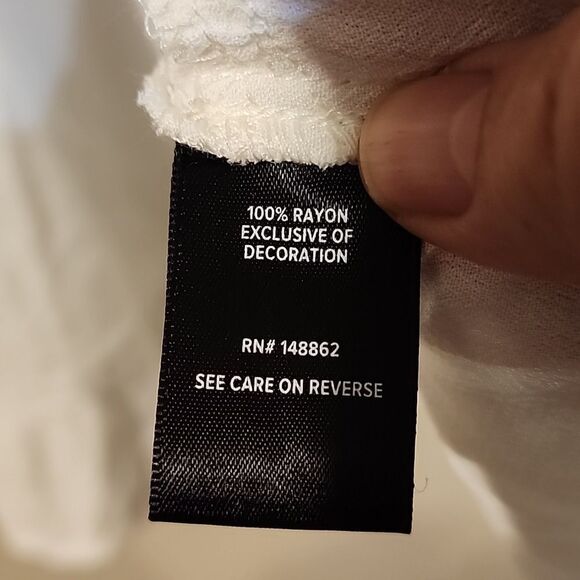 Beautiful Torrid top size 4 - Picture 6 of 6